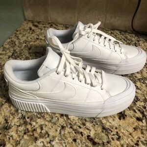 WOMENS COURT LEGACY LIFT SNEAKER Size 7 1/2